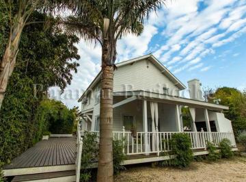Casa de 4 ambientes, Cariló · Propiedad en Alquiler con Pileta en Cariló a m de La Playa - 3 Dorm - 992
