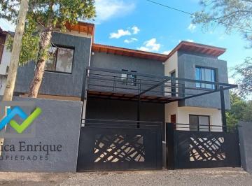 Casa · 79m² · 3 Ambientes · 1 Cochera · Duplex en El Centro de Villa de Merlo con Losa Radiante y Dvh a Estrenar