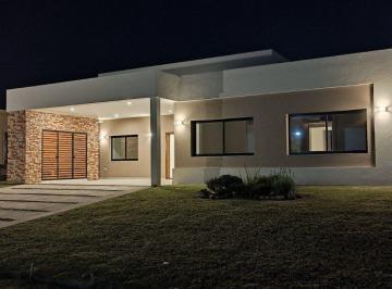 Casa · 212m² · 3 Dormitorios · 2 Cocheras · Casa Tres Dorm. en Barrio Cerrado Santa Rita San Vicente Buenos Aires