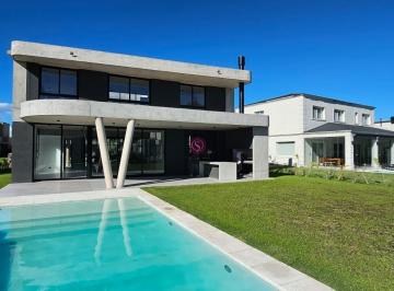 Casa · 245m² · 5 Ambientes · Casa en Venta en La Calesa, Pilara, Pilar