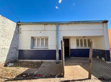 Casa · 240m² · 4 Ambientes · Propiedad con Todos Los Servicios - Usd 45.000