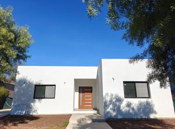 Casa · 140m² · 4 Ambientes · 2 Cocheras · Casa en Venta en San Ramon Pilar del Este