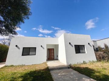 Casa · 140m² · 4 Ambientes · 2 Cocheras · Casa en Venta en San Ramon Pilar del Este