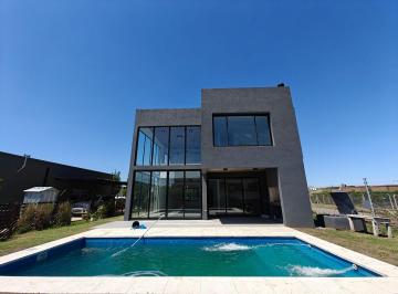 Casa · 200m² · 5 Ambientes · 2 Cocheras · Casa con Pileta Pilar del Este San Ramon