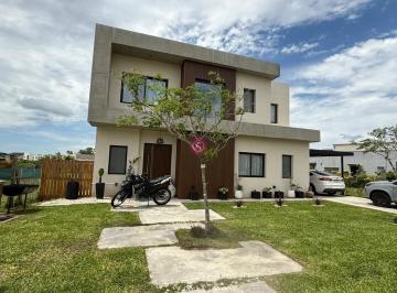 Casa · 169m² · 5 Ambientes · 2 Cocheras · Casa en Venta en Santa Elena, Pilar del Este, Pilar