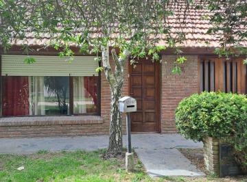 Casa · 145m² · 4 Ambientes · 1 Cochera · Venta Casa 4 Ambientes
