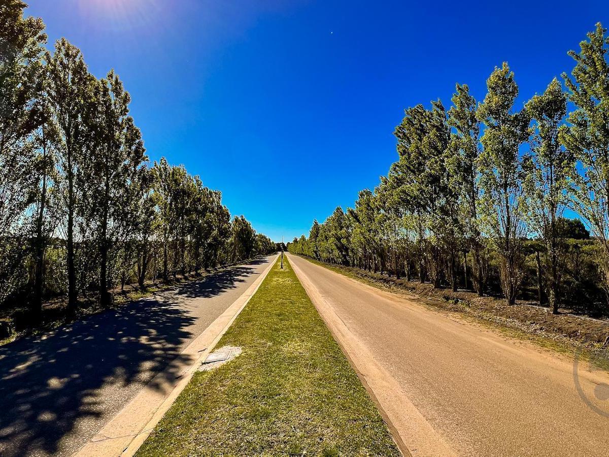 Lote en Las Prunas de 695m² en barrio privado