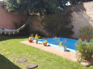 Casa · 100m² · 4 Ambientes · 2 Cocheras · Casa en Venta - 3 Dorm. 1 Baño 2 Cocheras - 140 m² - Ituzaingó
