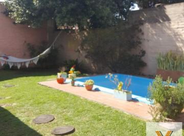 Casa · 100m² · 4 Ambientes · 2 Cocheras · Casa en Venta - 3 Dorm. 1 Baño 2 Cocheras - 140 m² - Ituzaingó