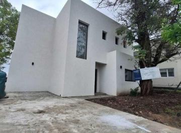 Casa · 150m² · 5 Ambientes · 1 Cochera · Casa Chalet en Venta en Santa Elena, Pilar, G. B. a. Zona Norte