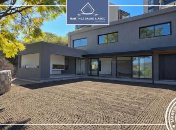 Casa · 320m² · 4 Ambientes · 3 Cocheras · La Cuesta - a Estrenar Mayo 2026