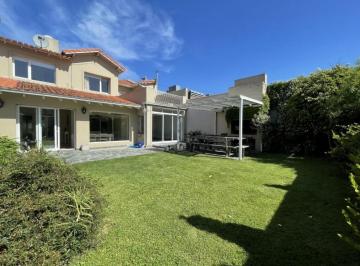 Casa · 150m² · 5 Ambientes · 3 Cocheras · Chalet en Playa Grande Para 8 Personas - Alquiler Temporario