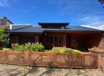 Casa · 150m² · 4 Ambientes · 1 Cochera · Hermoso Chalet Para 8 Personas Barrio Los Troncos - Mar del Plata