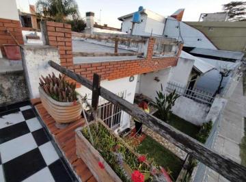 Casa de 4 ambientes, Hurlingham · Casa con Depto, excelente Ubicación a m Pte de Santa Rosa! Apto Credito