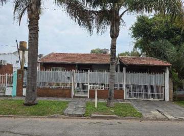 Casa de 4 ambientes, Hurlingham · Chalet 4 Amb en Villa Tesei, sobre Lote de 400 M²!