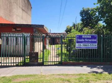 Casa de 3 ambientes, Hurlingham · Casa de 3 Amb con Garage, Muy Buena Ubicación en Lote de 10x30