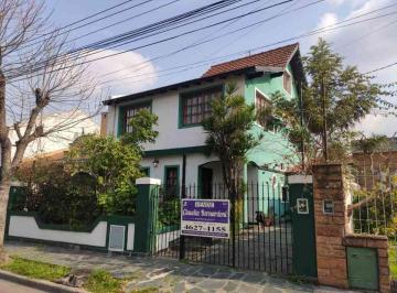 Casa de 8 ambientes, Morón · Venta - Castelar - Casa 8 Amb. C/ Dpto.