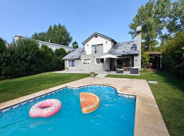 Casa · 160m² · 5 Ambientes · 1 Cochera · Hermosa Casa con Pileta en Los Cardales Country Club