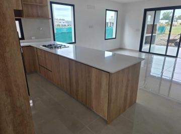 Casa · 128m² · 5 Ambientes · 2 Cocheras · Casa en Venta en Santa Elisa, Pilar del Este, Pilar
