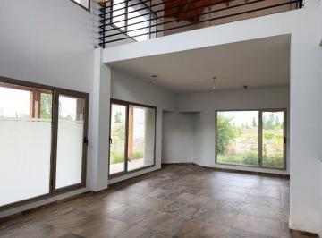Casa de 9 ambientes, Las Paredes · Casa en Venta de Cuatro Dorm. - Distrito Las Paredes - San Rafael