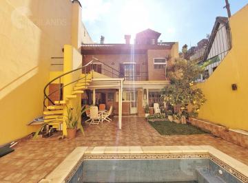 Casa · 340m² · 8 Ambientes · 2 Cocheras · Venta Casa 8 Ambientes con Pileta Parrilla y Cocheras