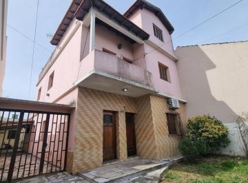 Casa · 299m² · 6 Ambientes · 2 Cocheras · Casa Para 2 Familias en Barrio Los Cedros