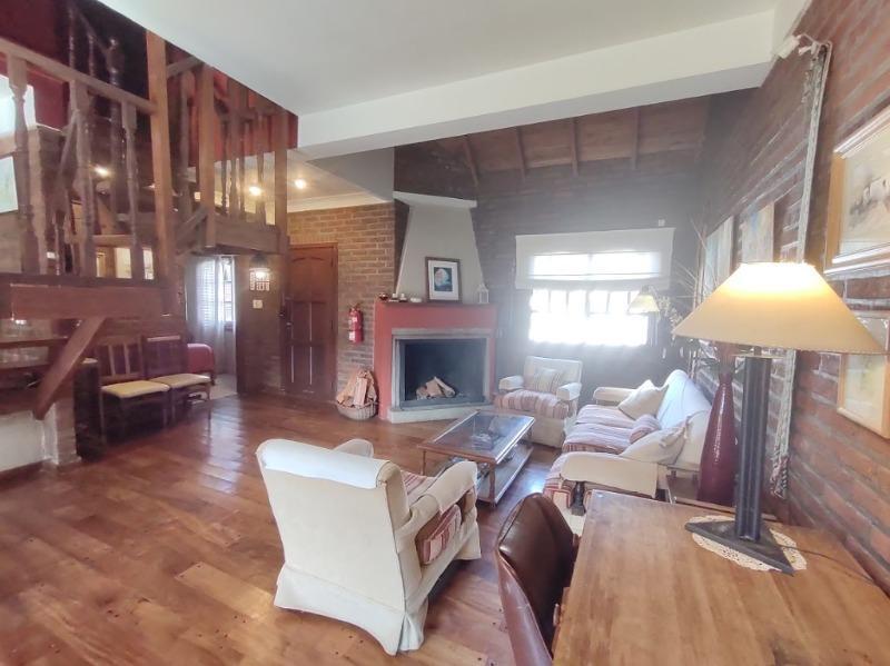 Casa 7 amb, 265m² con jardín y cochera — Vista al Parque Independencia, Uncas
