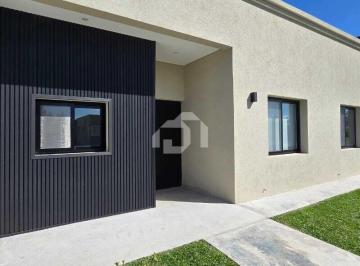 Casa · 150m² · 4 Ambientes · 2 Cocheras · Casa en Venta en San Ramón, Pilar del Este, Pilar