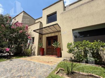 Casa · 335m² · 5 Ambientes · 1 Cochera · Casa 6 Ambientes con Piscina en Venta - Fincas de Iraola 1