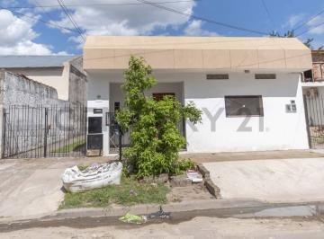 Casa · 141m² · 5 Ambientes · 2 Cocheras · Venta 2 Casas en Bloque en El Centro de Jose C Paz