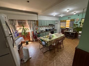 Casa · 80m² · 3 Ambientes · 3 Cocheras · Casa 2 Dorm, 8,66x52 m, Cochera, Parque y Construcción Al Fondo. Posibilidad de Ampliar – Lomas Oeste
