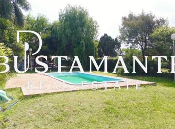 Casa · 250m² · 6 Ambientes · 2 Cocheras · Importante Chalet en Monte Grande – 6 Ambientes, Piscina y Gran Parque