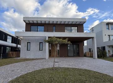 Casa · 465m² · 6 Ambientes · 3 Cocheras · Casa en Venta 6 Ambientes en Barrio El Yacht Nordelta Al Río (Avance 99%) con Financiacion.