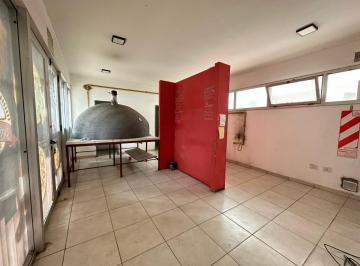 Local comercial · 124m² · 3 Ambientes · 1 Cochera · Local en Alquiler