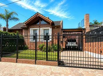 Casa · 181m² · 5 Ambientes · 2 Cocheras · Casa en Parque Chacabuco Apta Crédito!