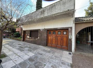 Casa · 205m² · 4 Ambientes · 1 Cochera · Casa en Venta en Ramos Mejia Apto Credito