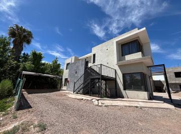 Casa · 73m² · 4 Ambientes · 1 Cochera · Dúplex en Calle Cervantes