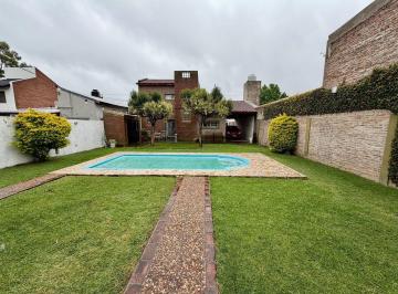 Casa · 190m² · 6 Ambientes · 2 Cocheras · Espectacular Casa a La Venta Piscina Quincho Cochera Rosario