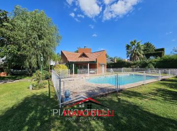 Casa · 1075m² · 6 Ambientes · 2 Cocheras · Venta de Casa con 6 Ambientes en Country Banco Provincia