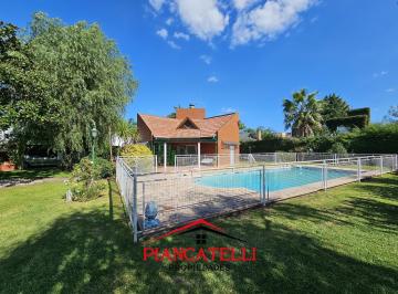 Casa · 1075m² · 6 Ambientes · 2 Cocheras · Venta de Casa con 6 Ambientes en Country Banco Provincia