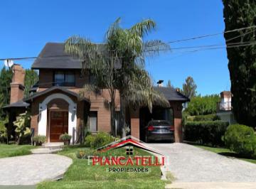 Casa · 170m² · 5 Ambientes · 1 Cochera · Venta de Casa en Banco Provincia con 4 Ambientes