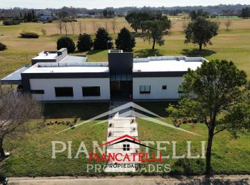 Casa · 2200m² · 5 Ambientes · 2 Cocheras · Casa en Venta, 5 Ambientes, en Everlinks Country Club