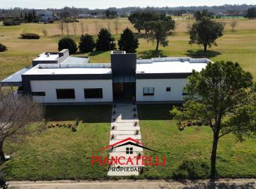 Casa · 2200m² · 5 Ambientes · 2 Cocheras · Casa en Venta, 5 Ambientes, en Everlinks Country Club
