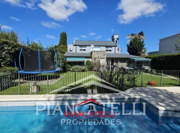 Casa · 237m² · 4 Ambientes · 4 Cocheras · Casa en Venta con 4 Ambientes en Banco Provincia