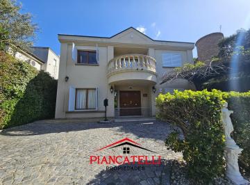 Casa · 213m² · 5 Ambientes · Casa en Venta en Banco Provincia Country Club con 4 Habitaciones