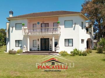 Casa · 335m² · 4 Ambientes · 4 Cocheras · Casa en Venta con 4 Ambientes en El Espinillo Golf