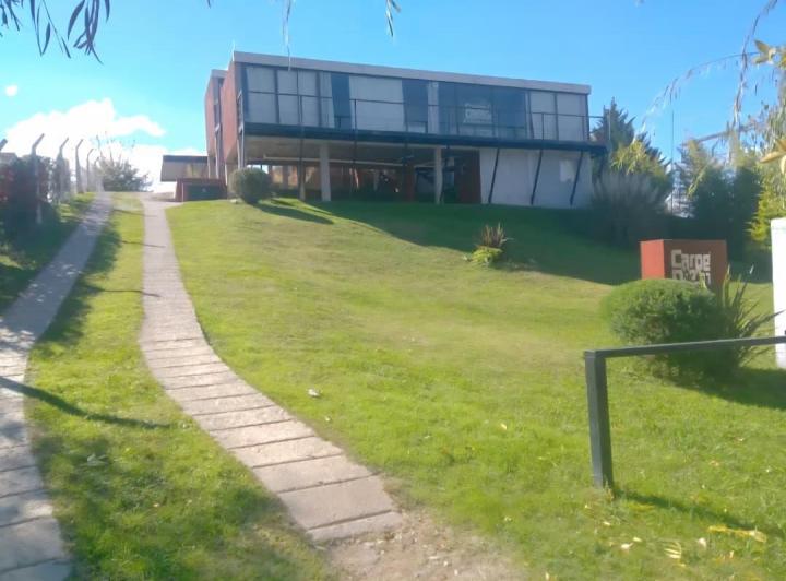 Hotel · 300m² · 8 Ambientes · 6 Cocheras