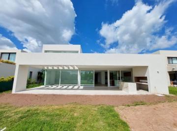 Casa · 161m² · 5 Ambientes · 2 Cocheras · Venta Casa 3 Dorm. Funes Barrio Cerrado Vida
