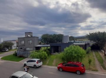 Casa · 230m² · 3 Dormitorios · 2 Cocheras · Casa en Venta en Las Cañitas Barrio Privado