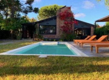 Casa · 350m² · 5 Ambientes · 1 Cochera · Casa en Alquiler Temporario en Pinos de Anchorena